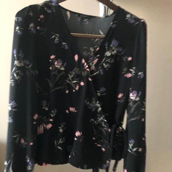 Dynamite Floral Peplum Blouse with Side Ribbon🎀 - Picture 4 of 12